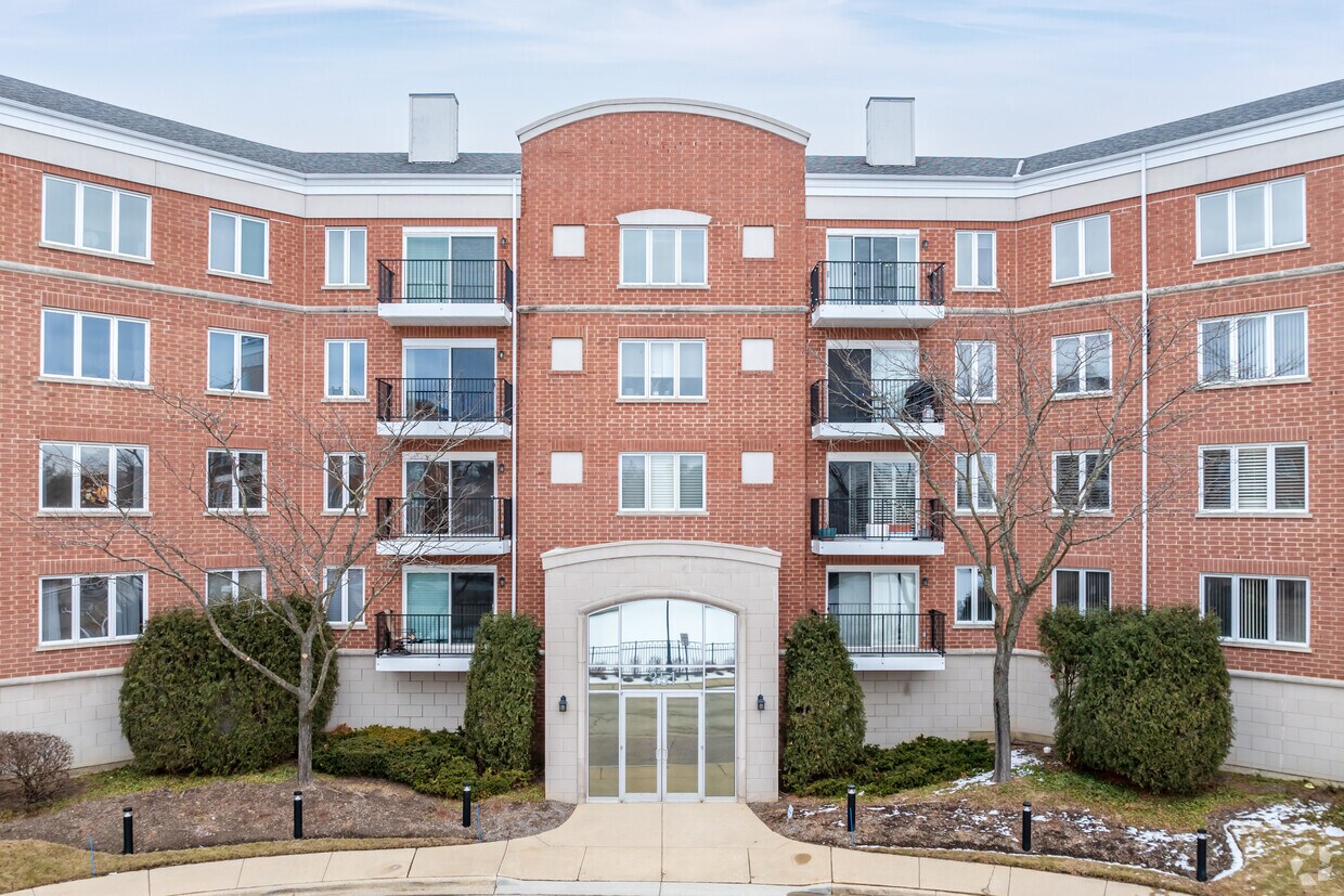 Entrada - 351 Town Place Cir