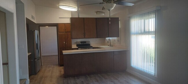 Building Photo - Please Contact Vaughn Realty Property MGMT...