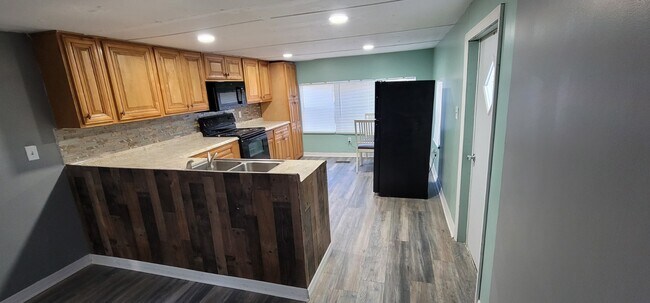 Foto del edificio - 9660 Valerie St