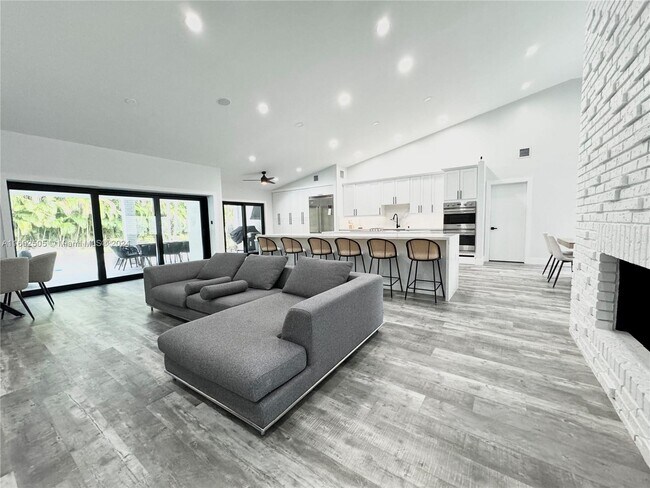 Building Photo - 15505 SW 74th Ct