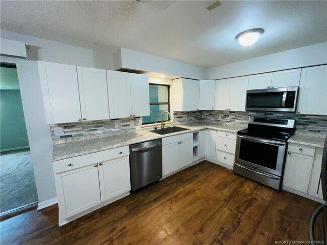 Foto del edificio - 5213 Hummingbird Way