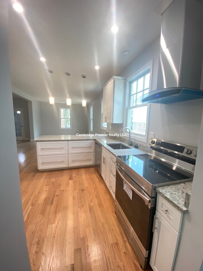 Building Photo - 383 Broadway