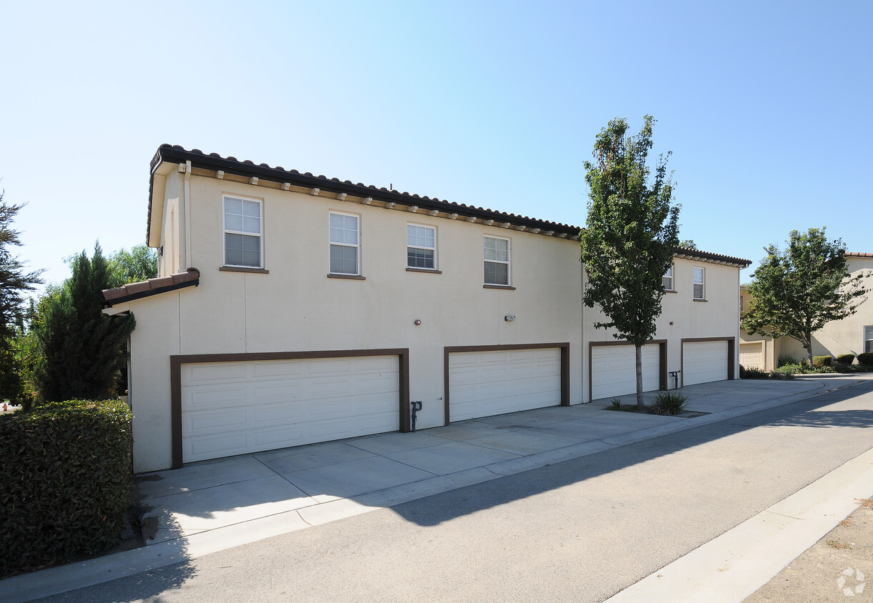 Building Photo - Creek Bridge Apartments