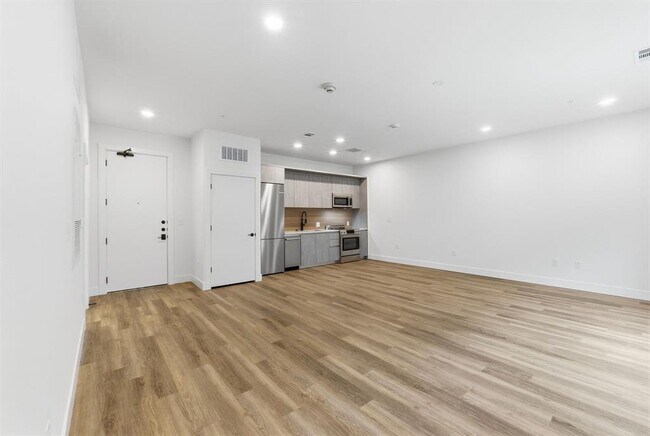 Building Photo - 4315 S Congress Ave