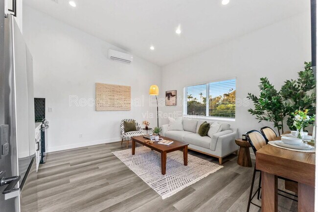 Foto del edificio - 832 Desty St