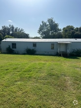 Building Photo - 208 Forest Creek Ln