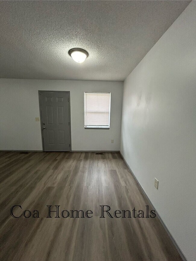 Foto del edificio - Northeast Duplex