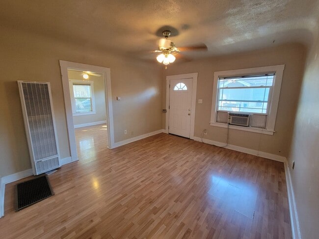 Foto del edificio - Adorable 2 bed 1 bath home in Woodland CA