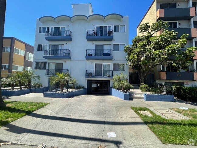 Building Photo - 345 S Manhattan Pl