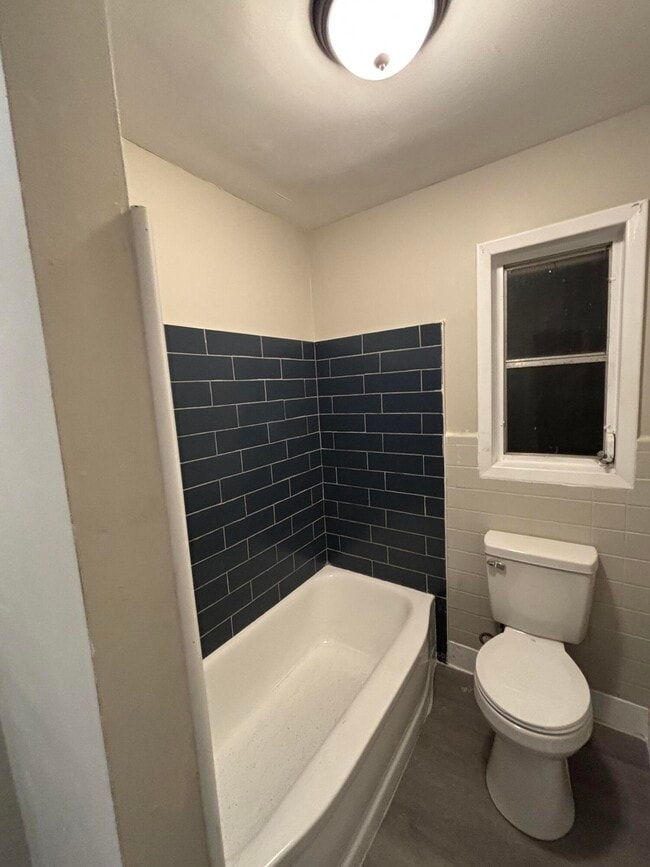 Foto del edificio - 2458 Leslie Cir