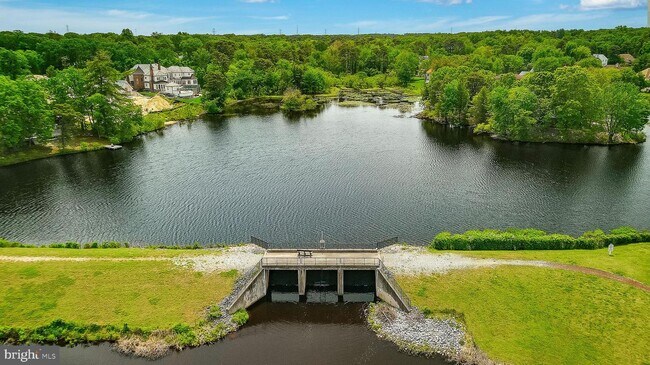 Building Photo - 1203 Champlain Dr