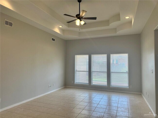 Building Photo - 3909 Violet Ave