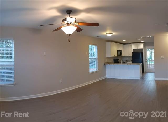 Foto del edificio - 1446 Harpers Inlet Dr