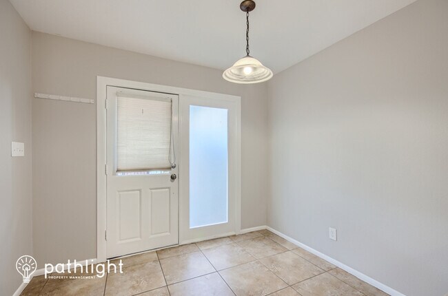 Foto del edificio - 5008 South Kenneth Place