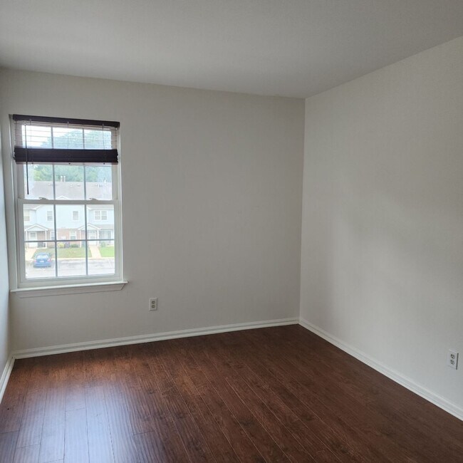 Foto del edificio - BURN BRAE CONDOS