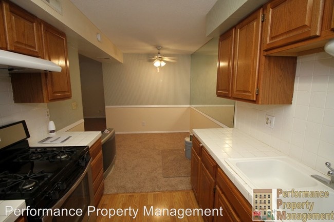 Building Photo - 1 br, 1 bath House - 4000 S 56th St #258C