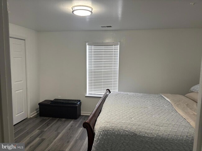 Foto del edificio - 811 Falls Lake Dr