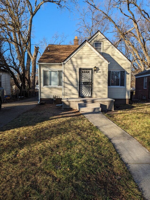 Primary Photo - 18727 Grandville 3 BEDS & 1.5 BATH FOR RENT!