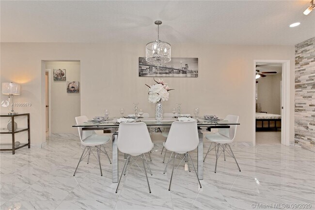 Foto del edificio - 5300 Pierce St