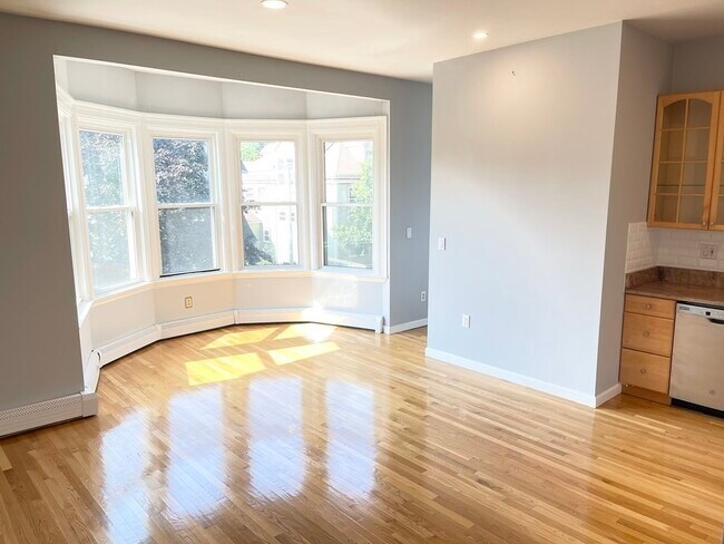 Building Photo - 38 Pleasant St