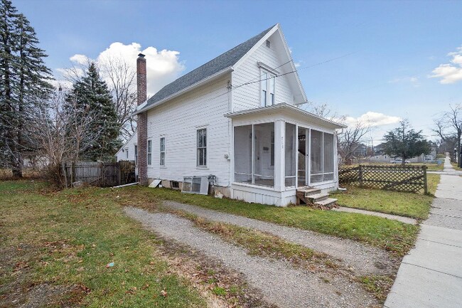 Building Photo - 711 S Jackson St