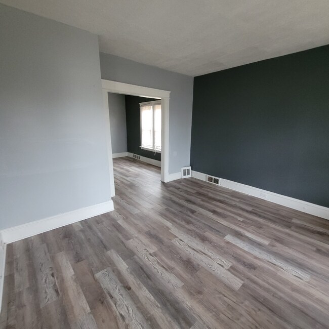 Building Photo - 9620 Elwell Ave