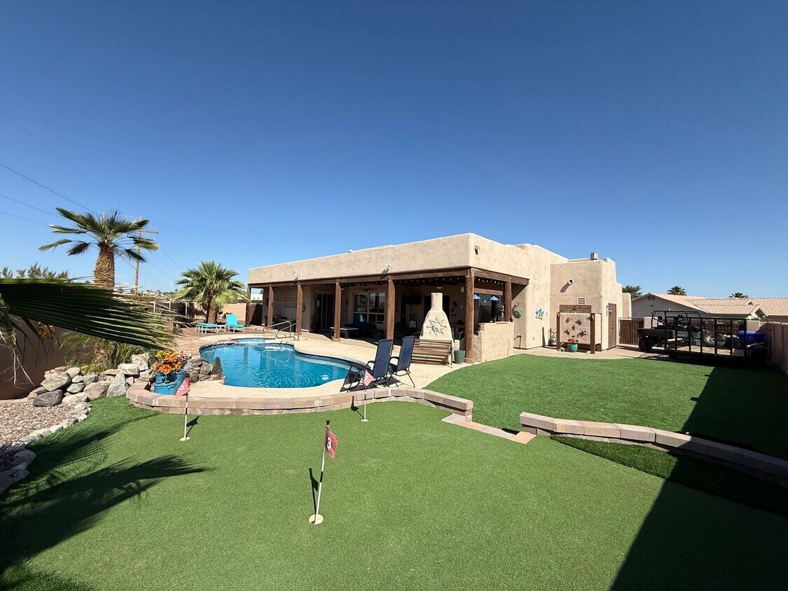 Foto principal - Gorgeous Furnished Pool/Spa Home with spec...