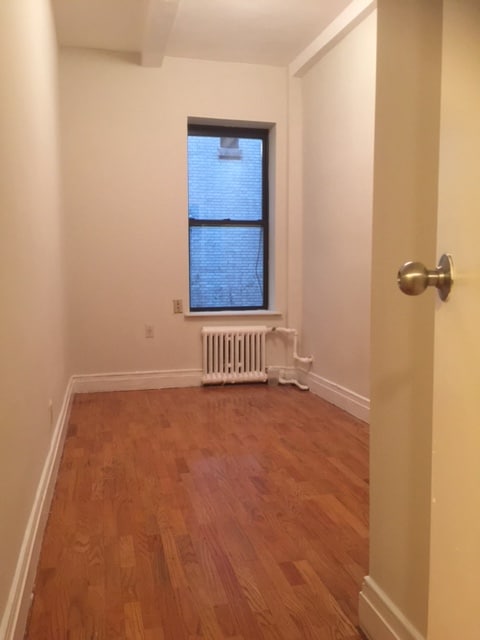 Building Photo - 182 Thompson St