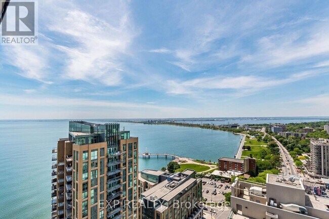 Photo du bâtiment - 2075 Lakeshore Rd.