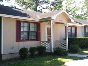 Building Photo - 1602 Carolwood Ct