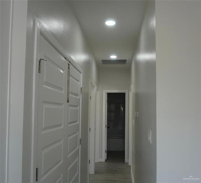 Foto del edificio - 9 Sugar Gdn Dr