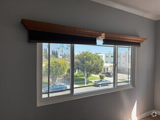 Building Photo - 801 N Ridgewood Pl