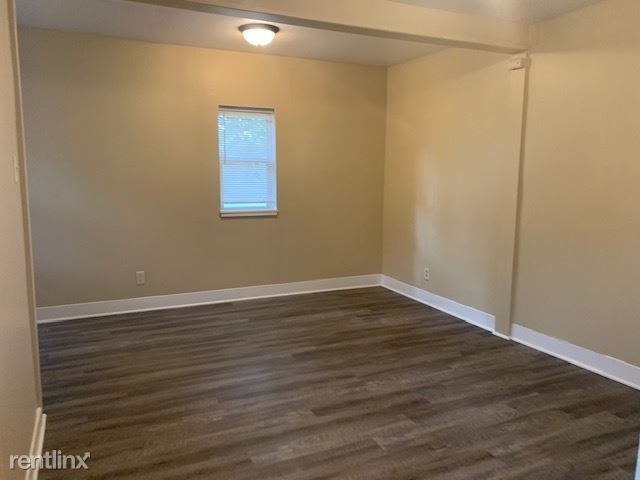 Building Photo - Studio, 1 bath Triplex - 829 S 27th St