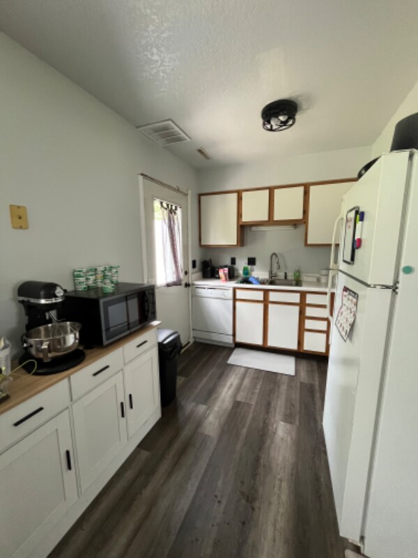 Primary Photo - 406 E Plainview Ave