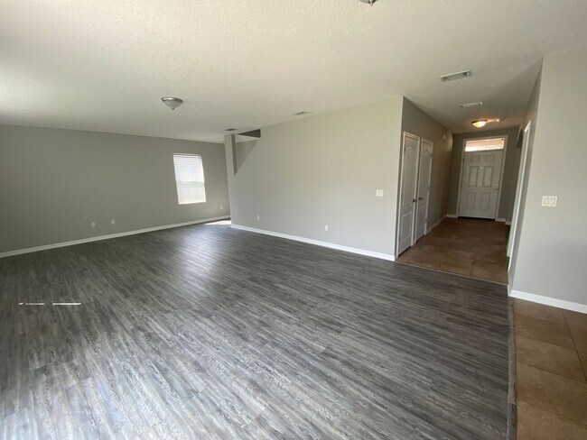 Building Photo - 4 Bedroom 2.5 Bath Home in Clermont for RENT!