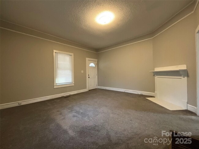 Building Photo - 607 Forest Ave