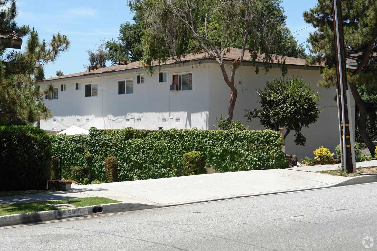 Primary Photo - 46 E Highland Ave
