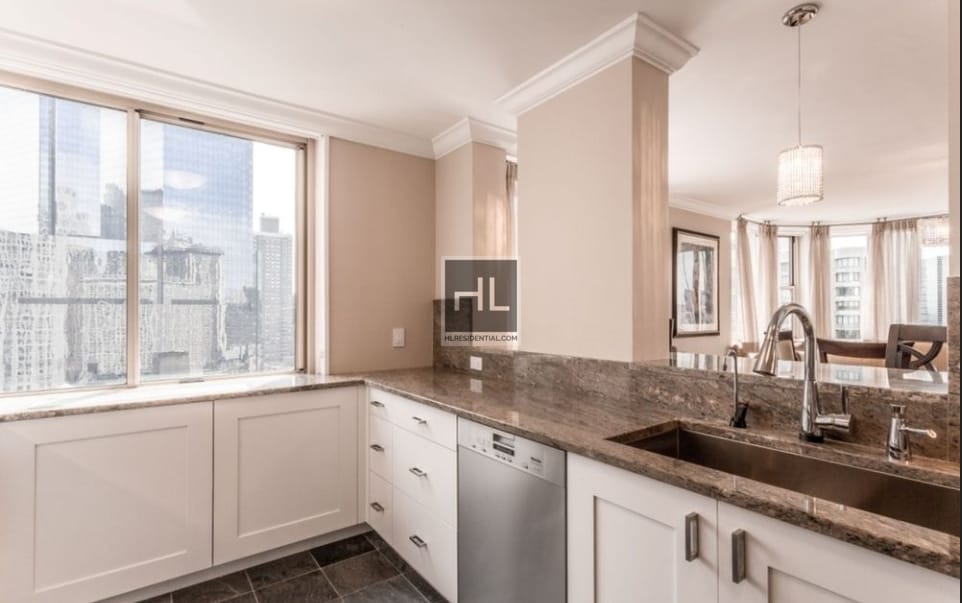 Primary Photo - 30 W 63rd St