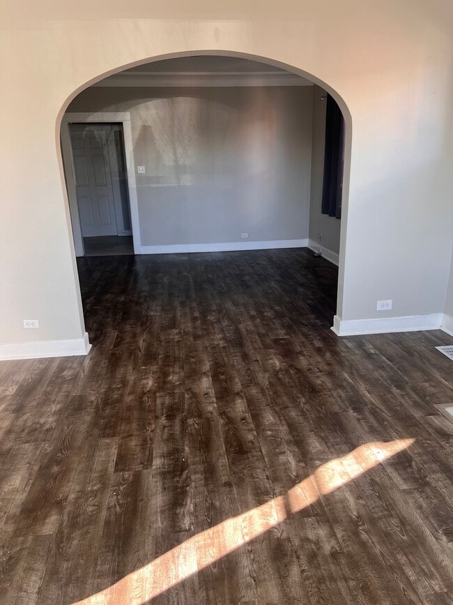 Building Photo - Curtis Newton Fourplex