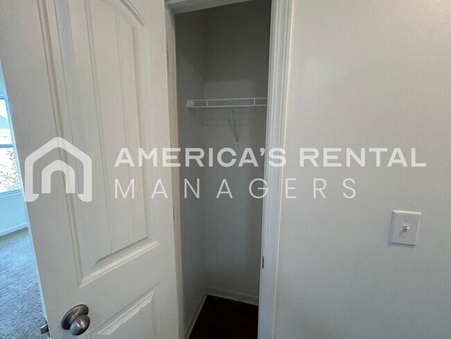 Building Photo - Home for Rent in Montevallo, AL... Availab...