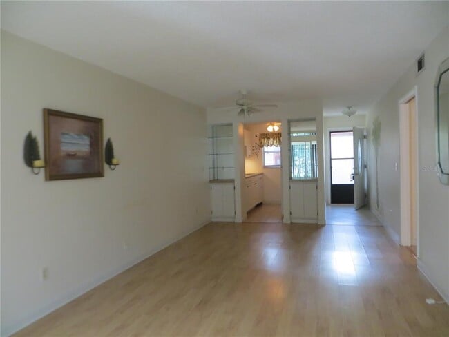 Building Photo - 2750 E Bay Dr