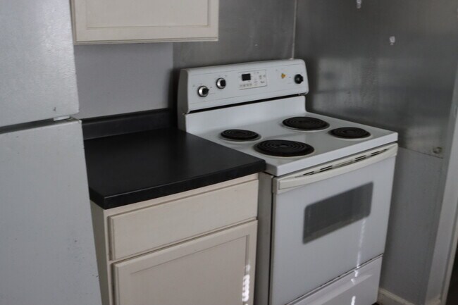 Appliances stay - 3017 Connor St