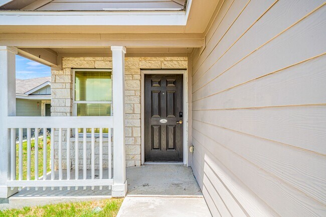 Building Photo - Charming 3 bedroom, 2 bathroom home locate...