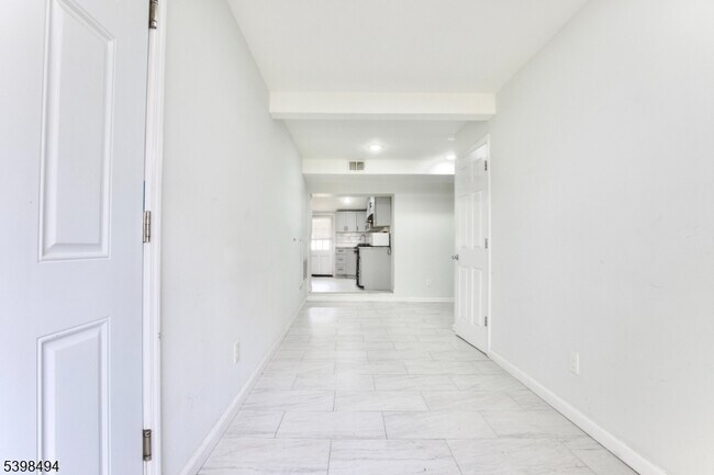 Foto del edificio - 220 E Munsell Ave