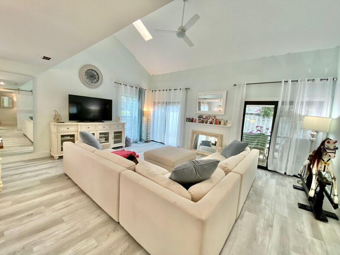 871 Meadowland Dr, Naples, FL 34108 Townhouse for Rent in Naples, FL