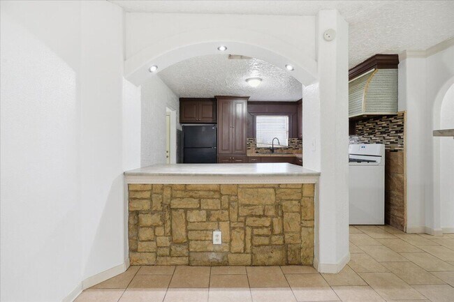 Building Photo - 510 56th St