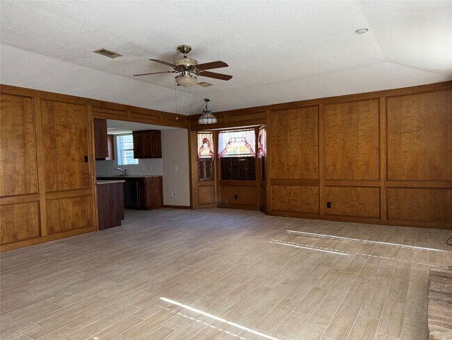 Foto del edificio - 5506 Forest Timbers Dr