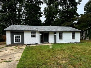 Building Photo - 68 Meadowlark Dr