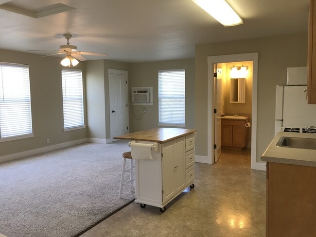 Building Photo - Studio unit in Doe Mill