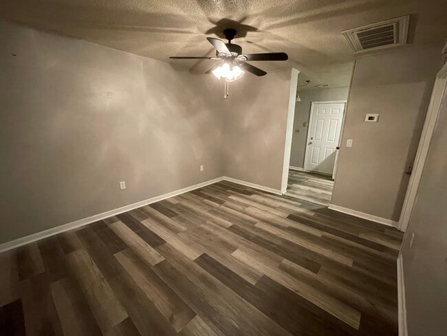Building Photo - 8844-8850 Deerwood Dr (Quadplex)